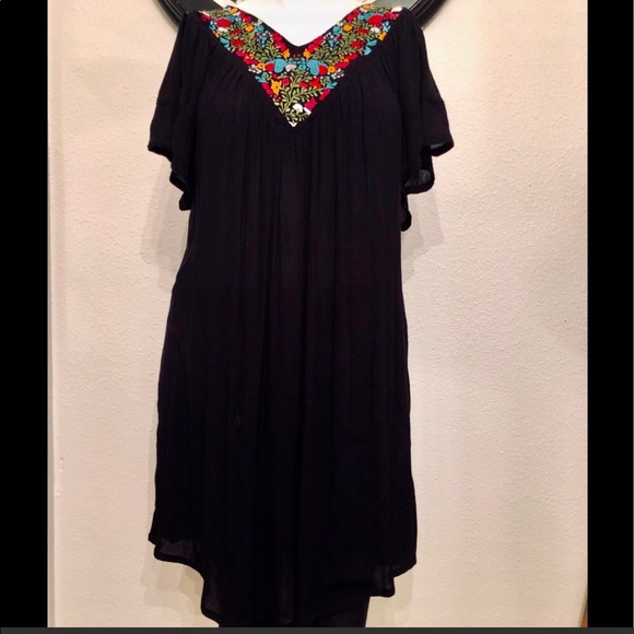 Shoreline Dresses & Skirts - MEXICAN EMBROIDERED LONG BLACK TOP DRESS NEW L
